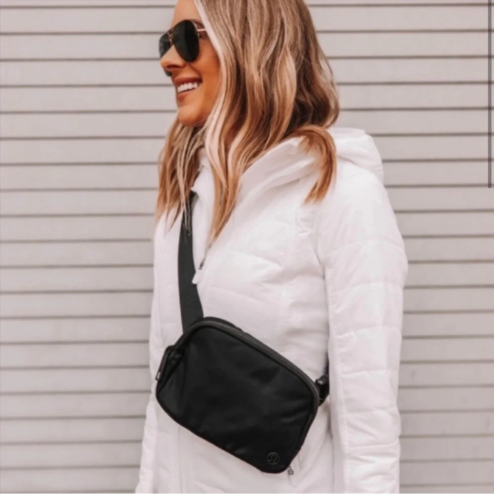 Lululemon everywhere belt bag black one size - Picture 2 of 6